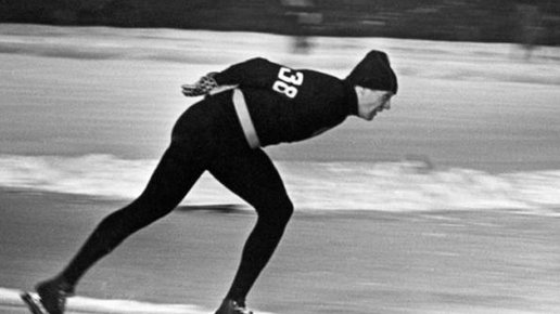 Картинка: Конькобежец Виктор Косичкин в женских колготках и свитере, 1960 год, Скво–Велли, США