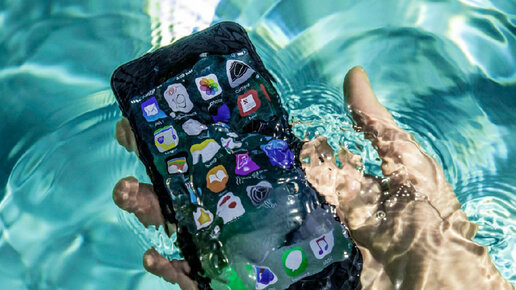 Картинка: Чего не стоит делать если телефон упал в воду...