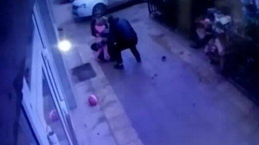 Картинка: В Махачкале двое мужчин поймали выпавшую из окна 5 этажа девочку — видео