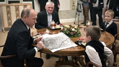 Картинка: Путин подарил тяжелобольному мальчику обещанный полет на вертолете