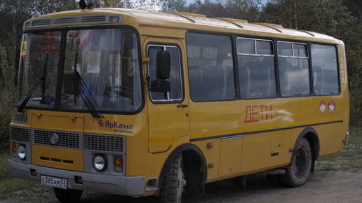Картинка: Вторую машину депутату или автобус детям? Справедливость по-русски