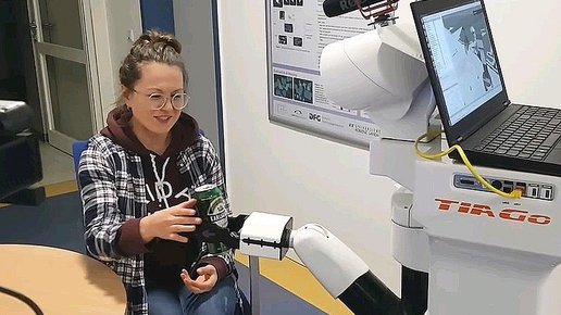 Картинка: Немецкие ученые научили робота приносить пиво из холодильника