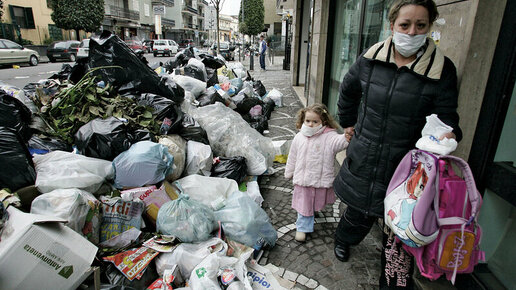 Картинка: Почему итальянцы выбрасывают мусор куда ни попадя. Или большая политика вокруг помоек.