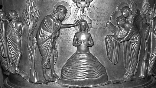 Картинка: Священник, который в грубой форме совершал крещение ребенка, запрещен в служении на полгода