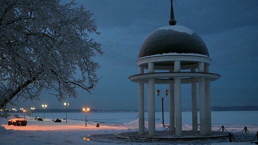 Картинка: Морозный вечер на городской набережной