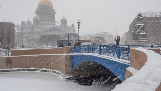 Картинка: Как выжить в Петербурге этой зимой: что делать, если не убирают снег, не посыпают лед и падают сосули