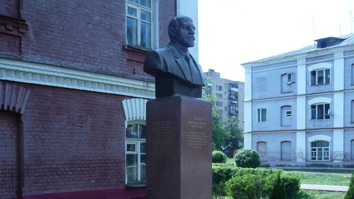Картинка: Ставят ли сейчас памятники Ленину?