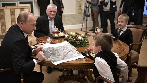 Картинка: Путин исполнил мечту мальчика о полете над Питером