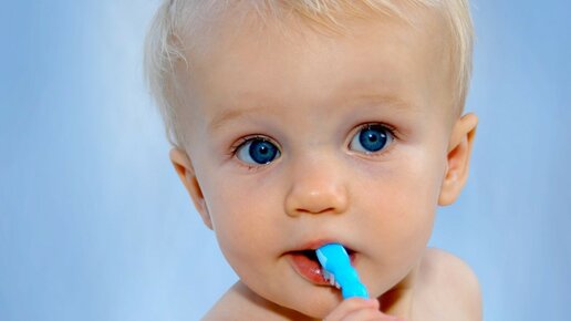 Картинка: Когда начинать чистить зубки детям?