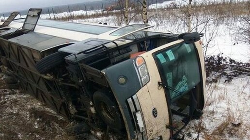 Картинка: Автобус из Брянска вылетел в кювет в Калужской области