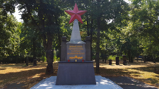 Картинка: Бранденбург. Советское воинское кладбище на окраине села Дальгов.