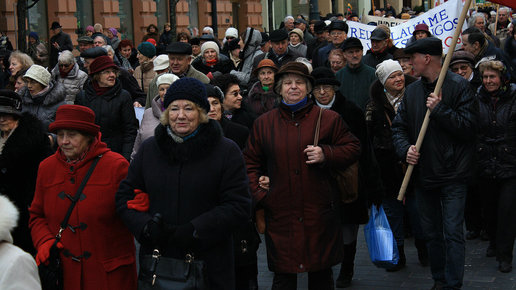 Картинка: Шествие против повышение пенсионного возраста.