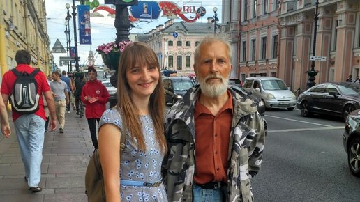 Картинка: Питерский бездомный устраивает экскурсии по Невскому проспекту