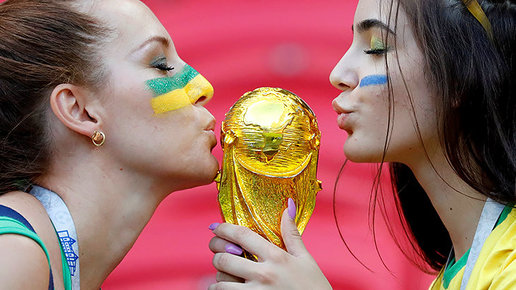 Картинка: ФИФА просит реже показывать красивых девушек в трансляциях. Зачем? 
