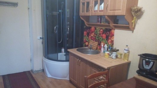 Картинка: Бесстыжий Петербург: Как в 21 веке живётся с душем на кухне?