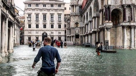 Картинка: Венецию затопило, но это ещё не конец