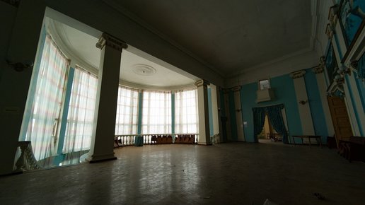 Картинка: Эхо советской культуры в заброшенном ДК