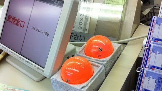 Картинка: Зачем в Японских магазинах около касс лежат эти шары?