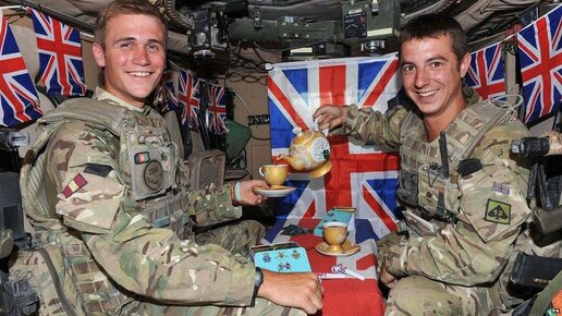 Картинка: В каждом британском танке есть чайный набор