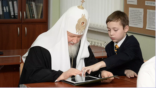 Картинка: Как Патриарх Кирилл следит за новостями и блогерами (видео)