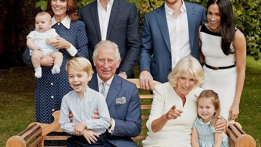 Картинка: Как принц Чарльз заставил внуков улыбаться для официальных фотографий?