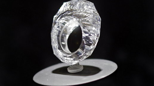 Картинка: Первое в мире кольцо, полностью состоящее из бриллианта