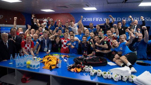 Картинка: Президент Хорватии побыла в раздевалке после матча с Россией