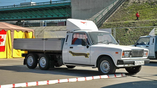 Картинка: ВАЗ - трехосный грузовик. Было и такое!