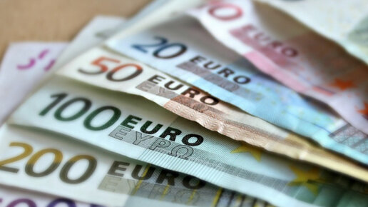 Картинка: ЦБ: Официальный курс евро вырос на 1,27 рубля