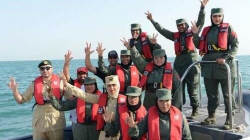 Картинка: Отряд спасателей в хиджабах заступил на службу в ОАЭ