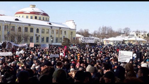 Картинка: Тысячи жителей Волоколамска снова вышли на митинг. Власти объявляют режим ЧС