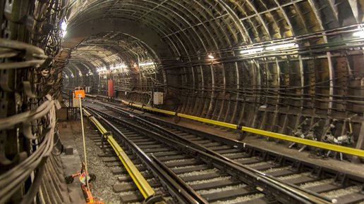 Картинка: Ночь в тоннеле метро
