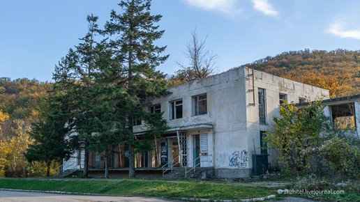 Картинка: Заброшенный универмаг в Крыму
