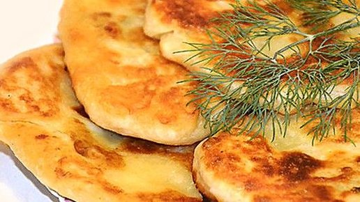 Картинка: Быстрый завтрак, лепешка из картофельного теста с начинкой.