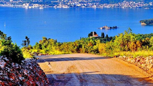Картинка: Большой участок с панорамным видом на море в Утеха Черногория