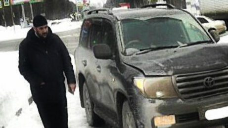 Картинка: Игорь взял авто прокатиться и задел джип священника на перекрестке, который из добряка быстро превратился в злодея