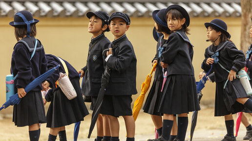 Картинка: В Японии школьнице запретили носить колготки