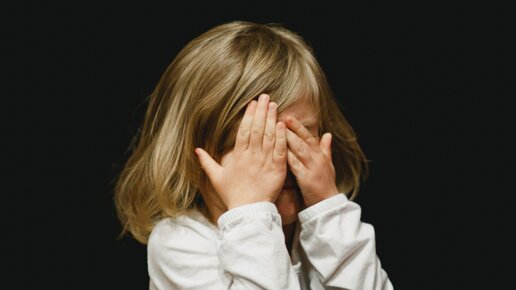 Картинка: 5 детских психотравм, настраивающих на саморазрушение во взрослой жизни