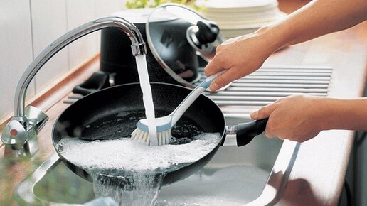 Картинка: Отмываем сковородку без использования химии