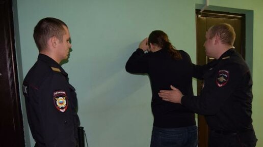 Картинка: В Екатеринбурге задержали мужчин, которые взорвали пакет в руках сотрудницы ЖЭУ
