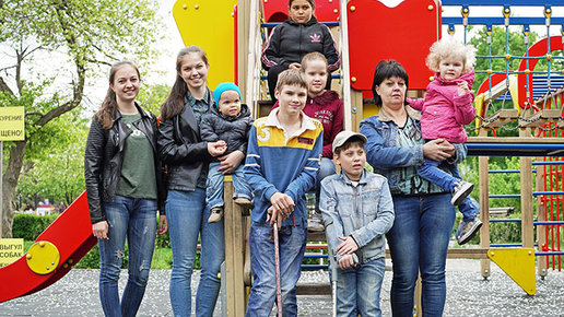 Картинка: Семья в интерьере России