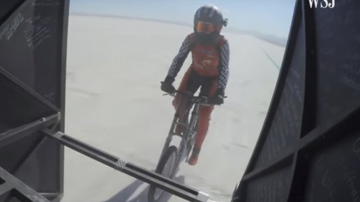 Картинка: Девушка развила скорость 295 км/ч на велосипеде! Видео.