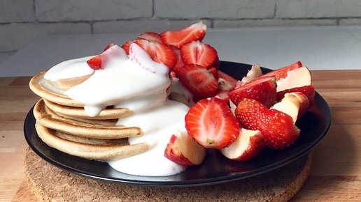 Картинка: Завтрак: панкейки с ягодами
