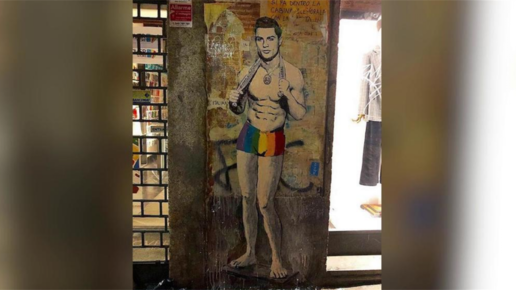 Картинка: В Милане нарисовали граффити с Роналду в радужных трусах