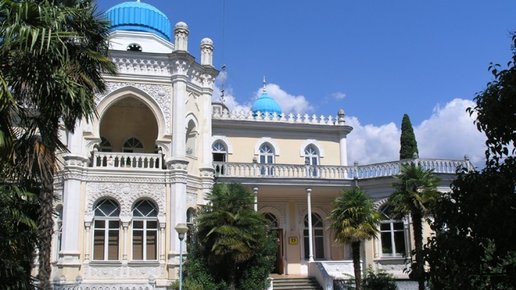 Картинка: Как в Ялте уничтожают памятник истории и архитектуры Крыма  Дворец эмира Бухарского 