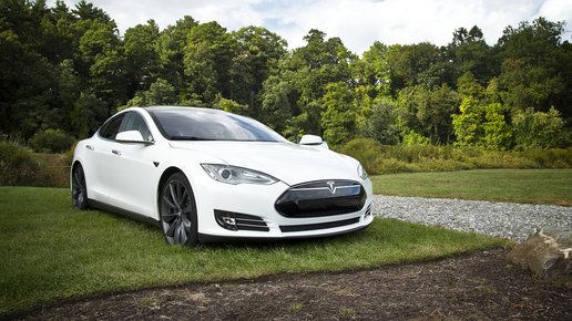 Картинка: Пьяный водитель Tesla уснул на скорости 110 км/ч во время езды на автопилоте