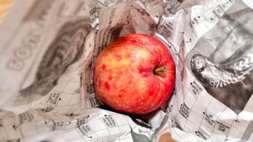 Картинка: Как хранить яблоки в газете