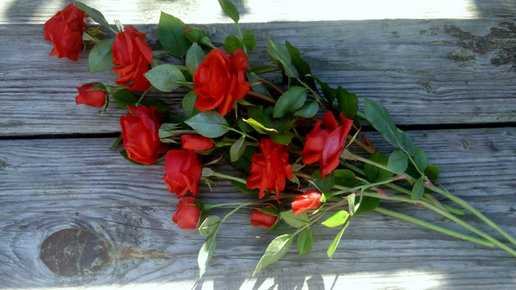 Картинка: Букет красных роз ручной работы