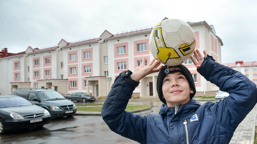 Картинка: Одинокий Роналду. Климу из Бобруйска закон запрещает играть в футбол с пацанами