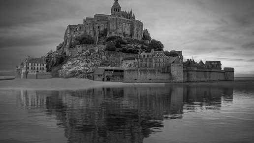 Картинка: История крепости и монастыря Мон-Сен-Мишель